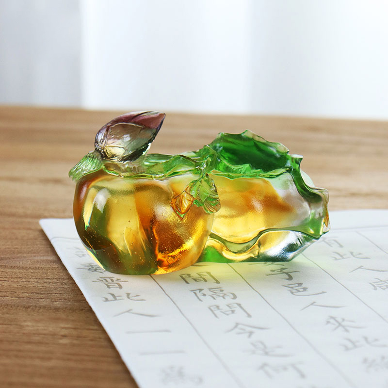 Ornamen Patung Kaca Kristal Berwarna Berbentuk Kesemek