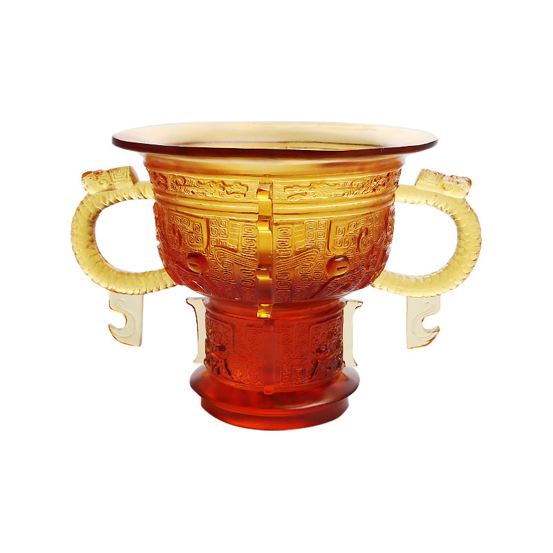 Tripod Cina dengan pegangan telinga naga dan pola duri