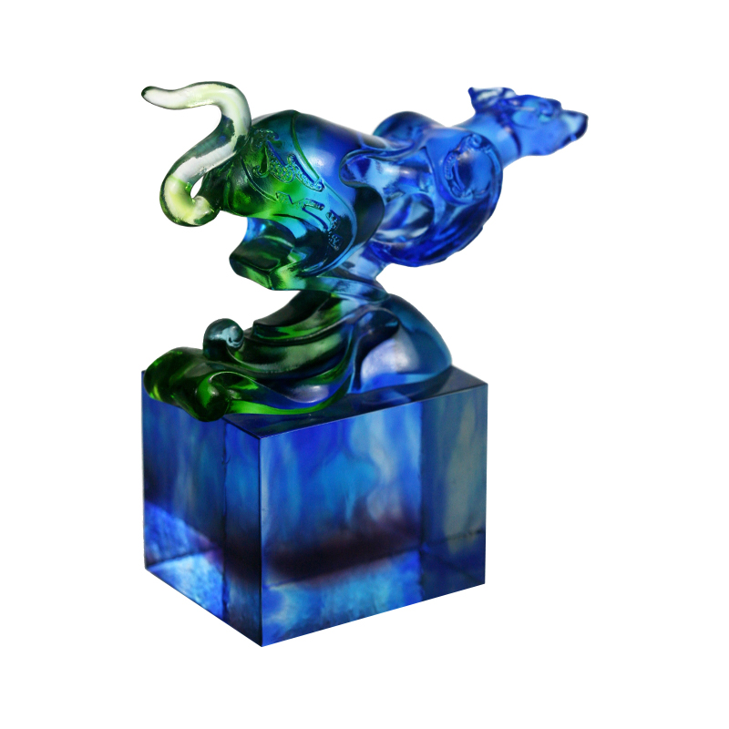 Ornamen segel kaca klasik berwarna biru-hijau