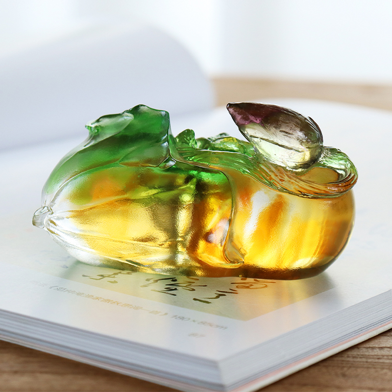 Ornamen Patung Kaca Kristal Berwarna Berbentuk Kesemek