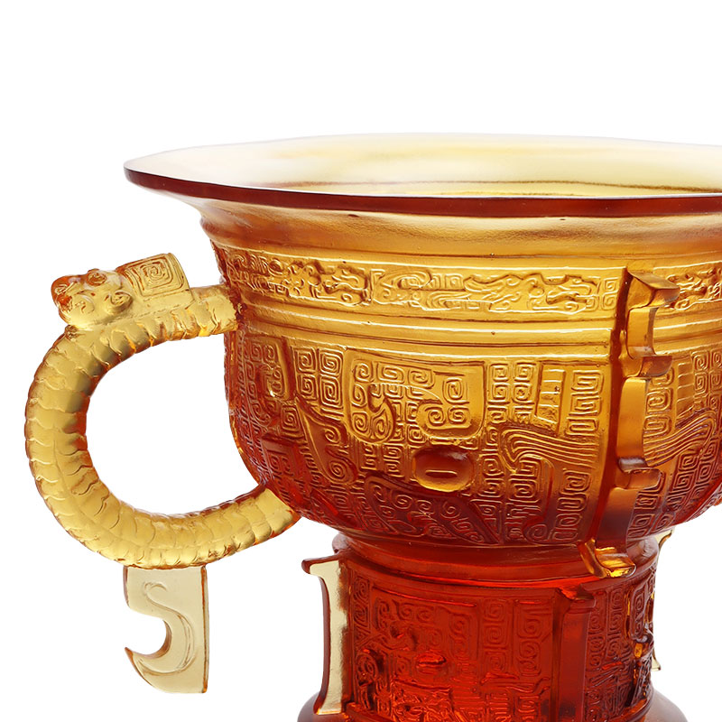 Tripod Cina dengan pegangan telinga naga dan pola duri