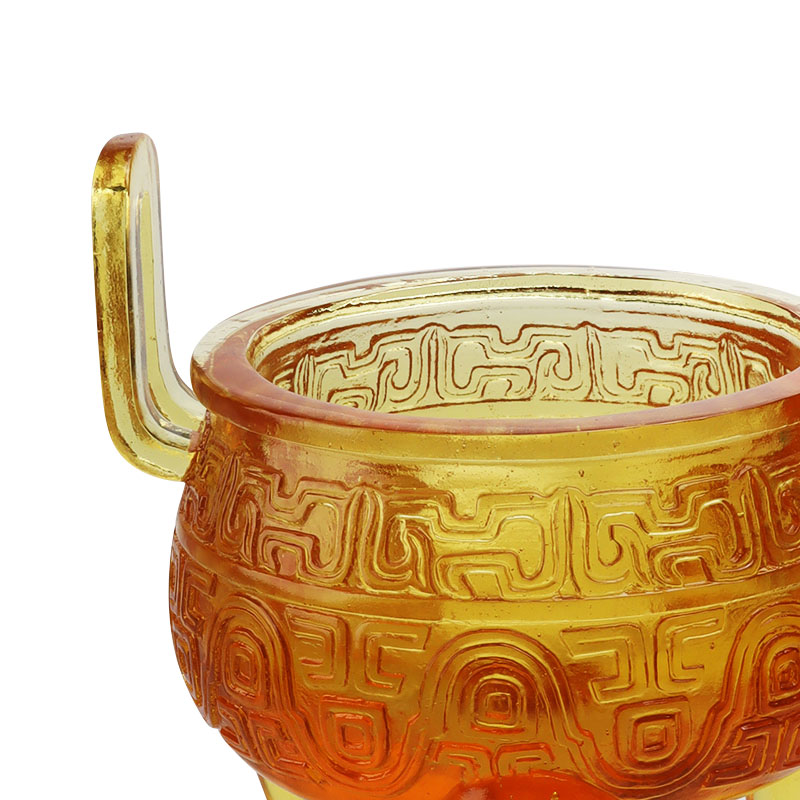 Ornamen tripod glasir berwarna emas