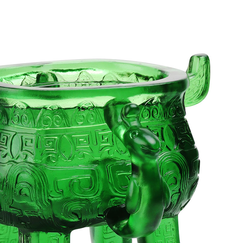 Tripod Kaca Kristal hijau zamrud dengan pegangan berbentuk telinga