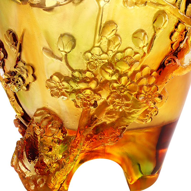 Dekorasi Rumah Vas Kaca Amber Desain Ukiran Bunga Plum