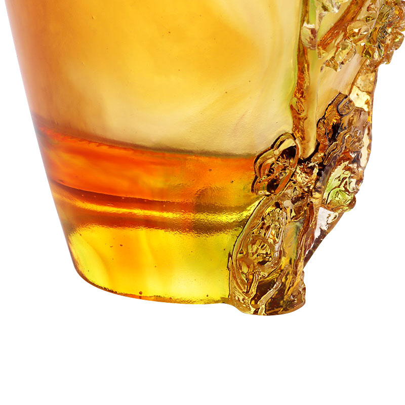 Dekorasi Rumah Vas Kaca Amber Desain Ukiran Bunga Plum