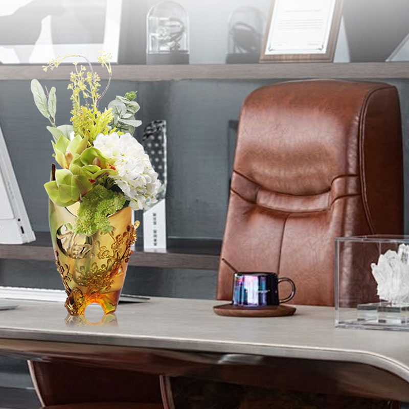 Dekorasi Rumah Vas Kaca Amber Desain Ukiran Bunga Plum