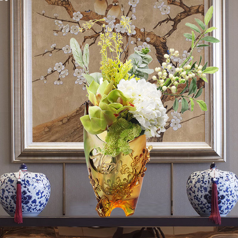 Dekorasi Rumah Vas Kaca Amber Desain Ukiran Bunga Plum