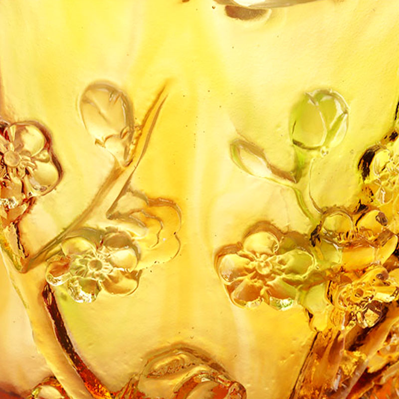 Dekorasi Rumah Vas Kaca Amber Desain Ukiran Bunga Plum