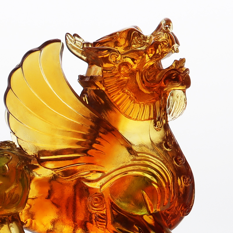 Ornamen binatang glasir berwarna jernih