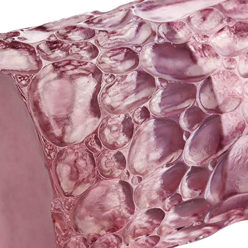 Tekstur kerikil vas kaca merah muda ungu