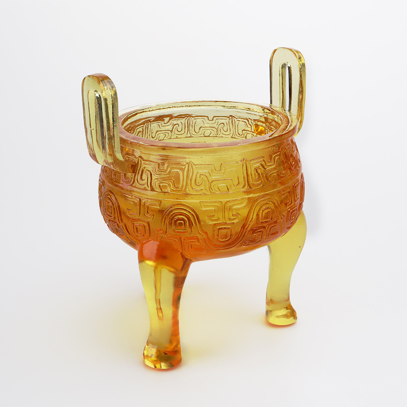 Ornamen tripod glasir berwarna emas