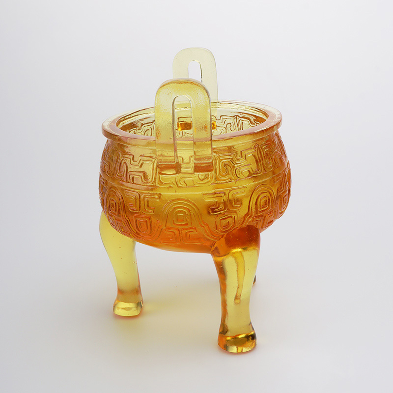 Ornamen tripod glasir berwarna emas