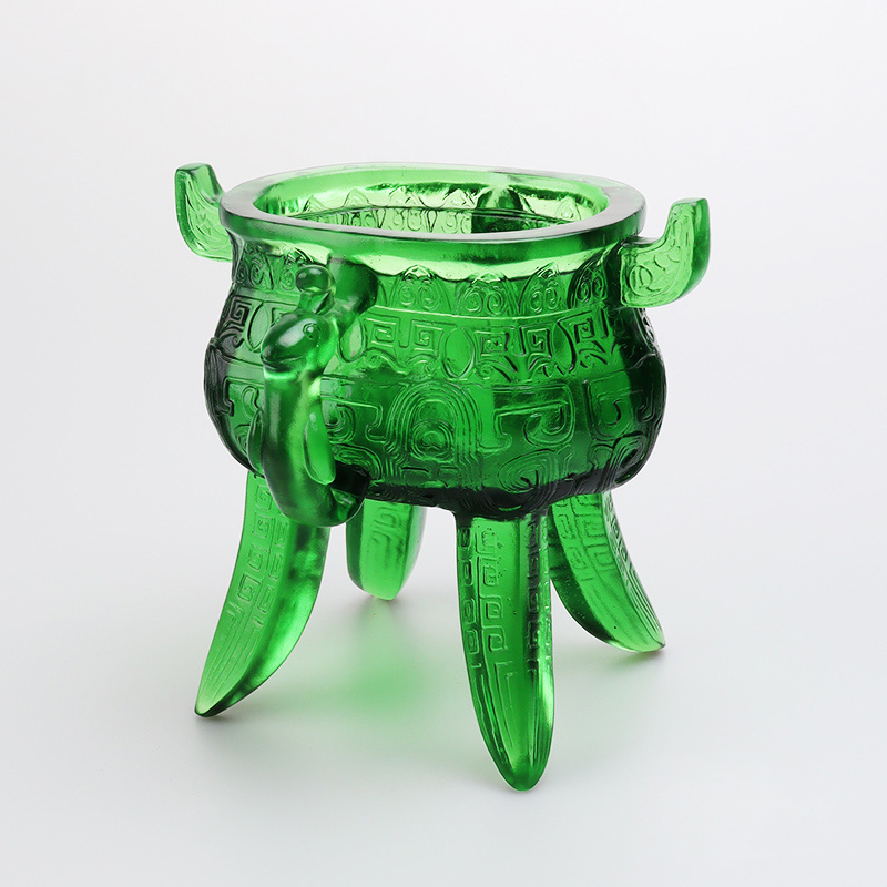 Tripod Kaca Kristal hijau zamrud dengan pegangan berbentuk telinga