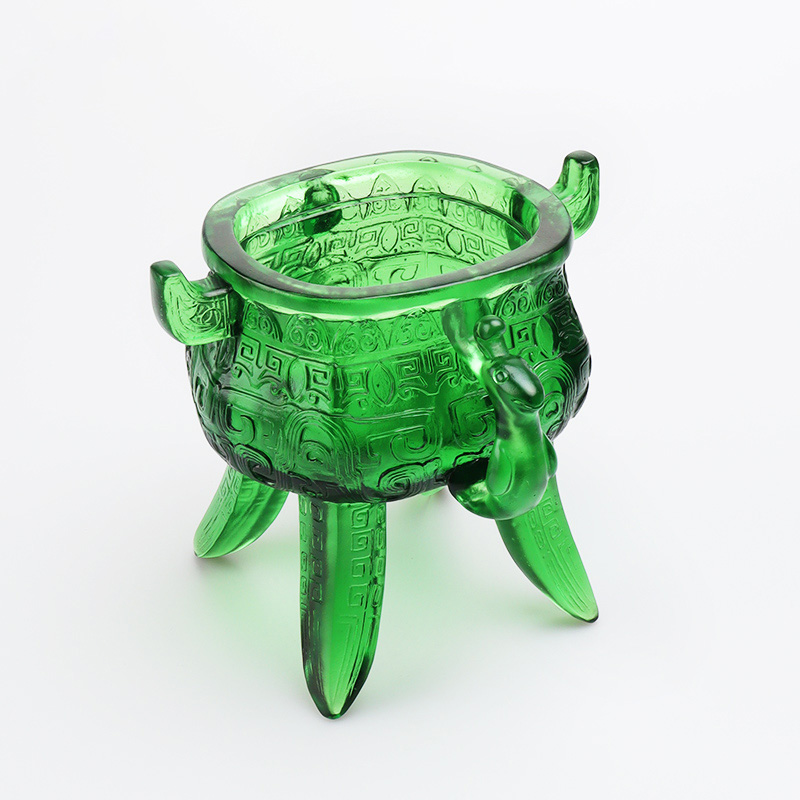 Tripod Kaca Kristal hijau zamrud dengan pegangan berbentuk telinga