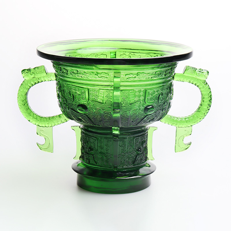 Tripod Cina dengan pegangan telinga naga dan pola duri