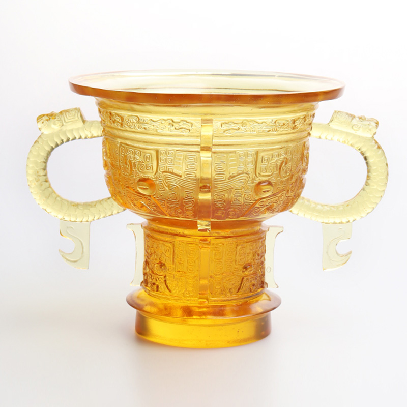 Tripod Cina dengan pegangan telinga naga dan pola duri