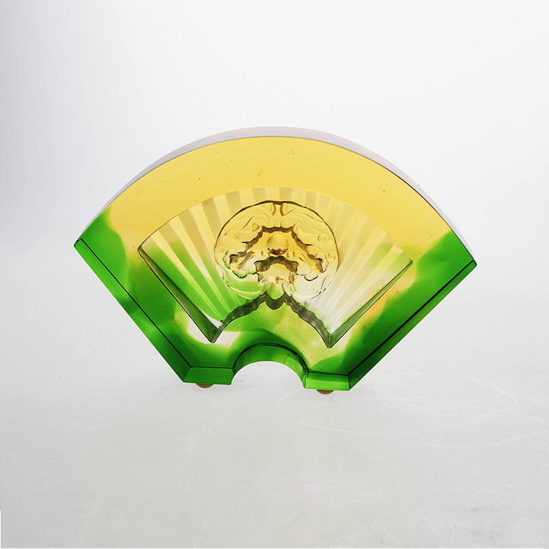 Ornamen kaca mengkilap berbentuk kipas Cina