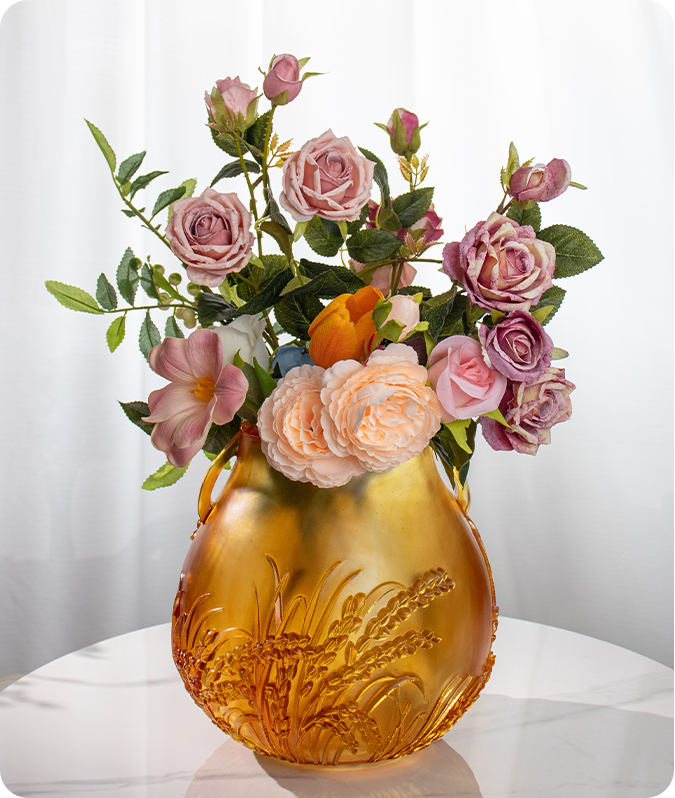 Janji Panen Melimpah: Bejana Kaca Bergagang Dua