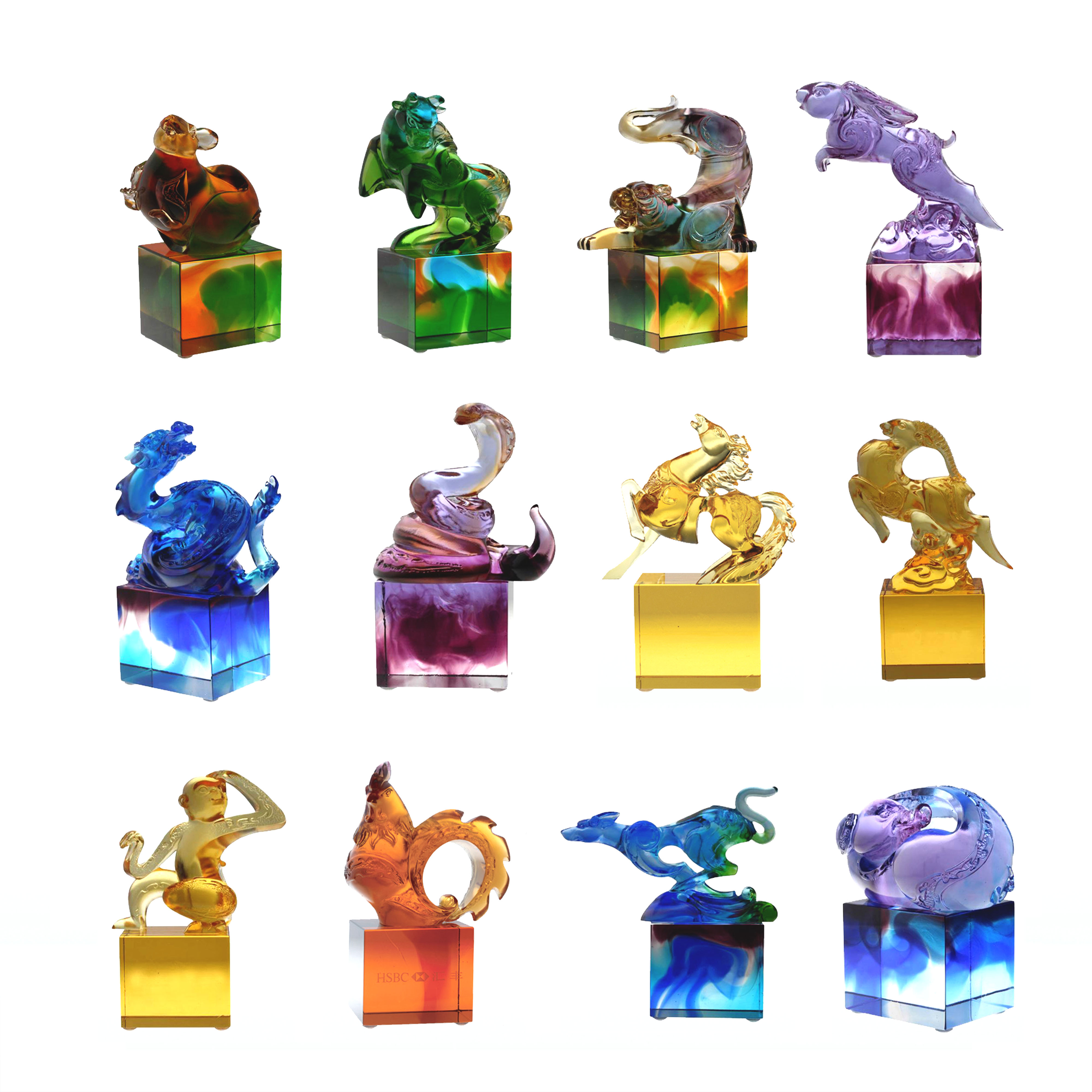 Ornamen segel kaca klasik berwarna biru-hijau